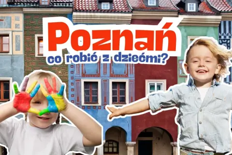 Dzieci z kolorowymi dłońmi i chłopiec na tle kolorowych kamienic w Poznaniu.
