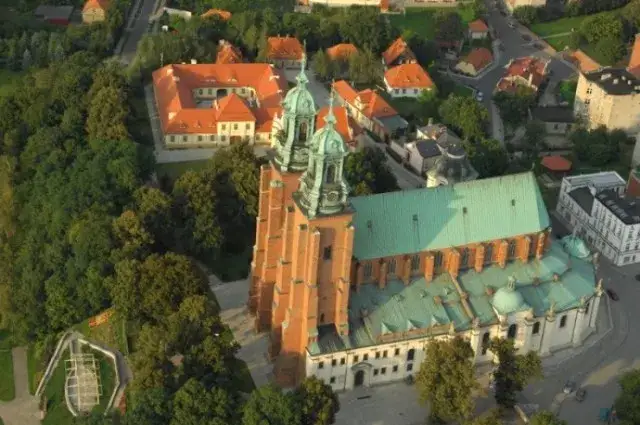 Archikatedra Gnieźnieńska z lotu ptaka