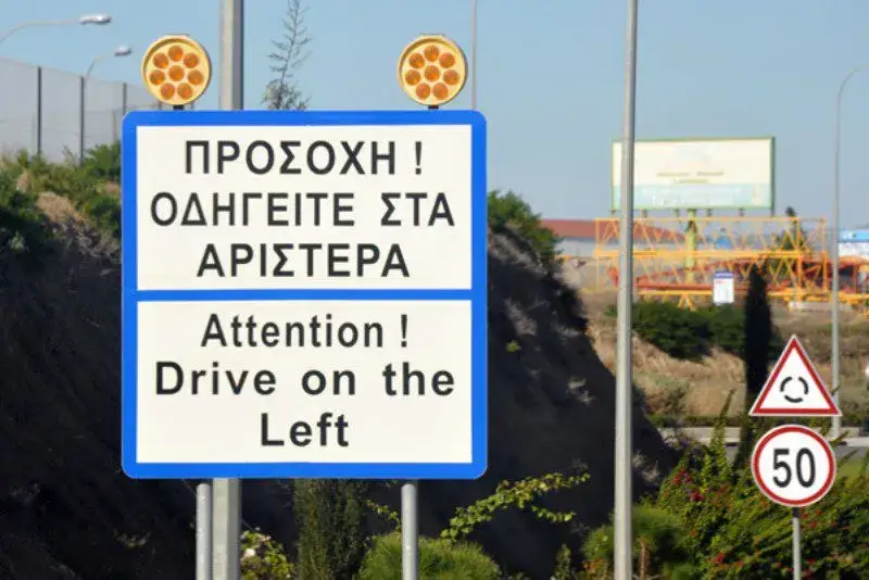 ruch lewostronny Cypr Larnaka